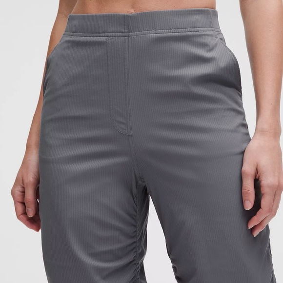 Lululemon Dance Studio Slim-Fit High-Rise Flared Pant
Size: XXXS - Picture 4 of 11